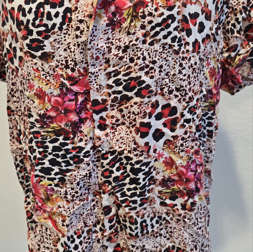 Vibrant Multicolor Button-Up Blouse - Picture 10 of 13